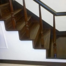 胡桃木色樓梯板