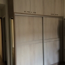 白岑木造型推拉門衣櫃含疊櫃
