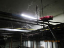 地下室停車場天花板蜘蛛網清除作業1