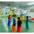 大肌肉活動：跳袋接力賽 - 基隆市私立幼新幼兒園