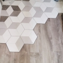 幾何磁磚與木地板搭出好風格
